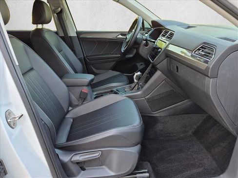 Used 2024 Volkswagen Tiguan SE w/ MDO Package, Three-Row FWD image 21