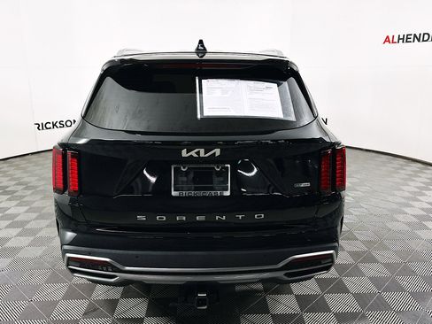 Used 2022 Kia Sorento S image 4