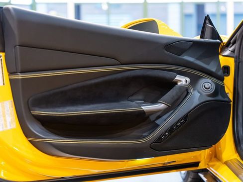 Used 2021 Ferrari F8 Tributo RWD image 20