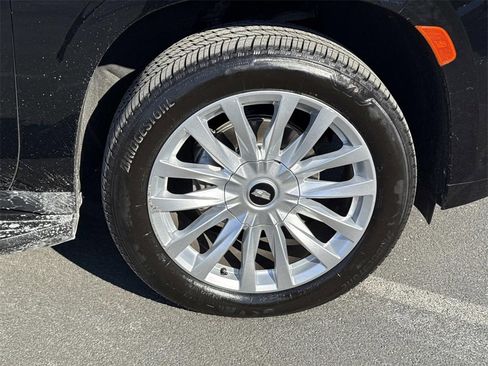 Used 2023 Cadillac Escalade ESV Luxury image 9