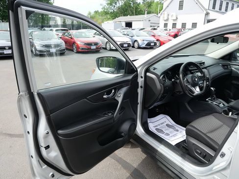 Used 2020 Nissan Rogue SV AWD/4WD image 15