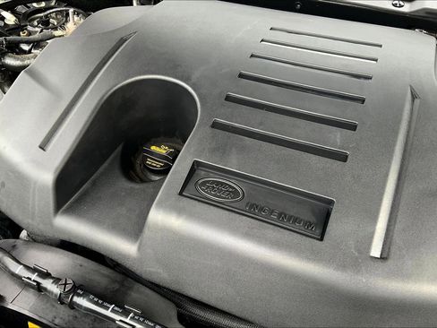 Used 2024 Land Rover Defender 110 X-Dynamic SE image 32