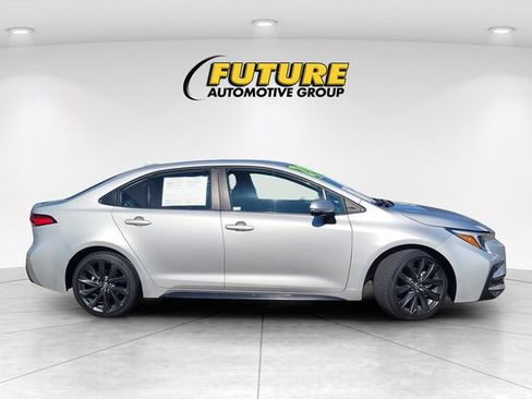 Used 2024 Toyota Corolla SE FWD image 3