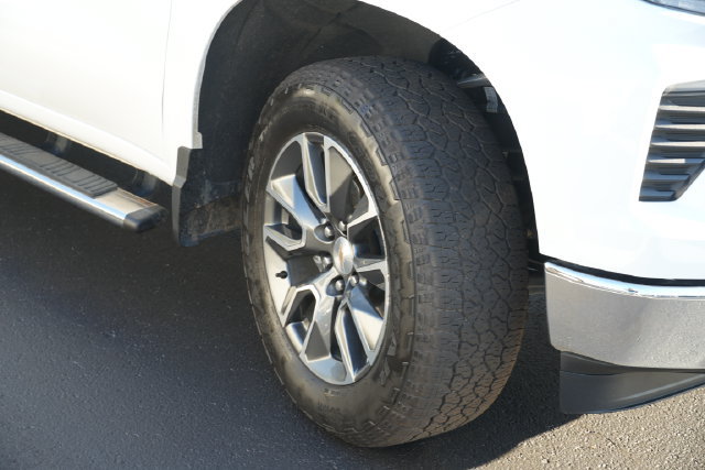 Used 2025 Chevrolet Silverado 1500 LT AWD/4WD image 2