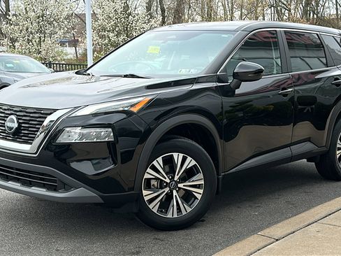 Certified 2022 Nissan Rogue SV image 1