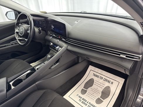 Used 2023 Hyundai Elantra SEL w/ Convenience Package image 14