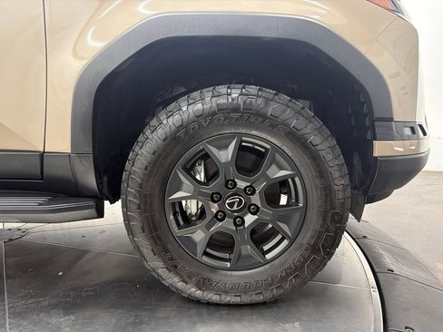 Used 2025 Lexus GX 550 AWD/4WD image 9