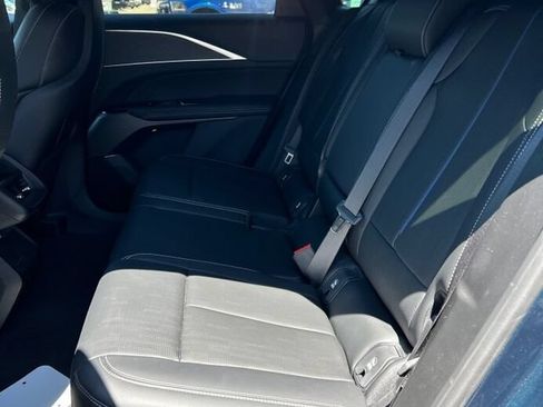 Used 2025 Cadillac Lyriq Luxury AWD/4WD image 7