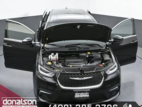 Used 2026 Chrysler Pacifica Limited FWD image 25