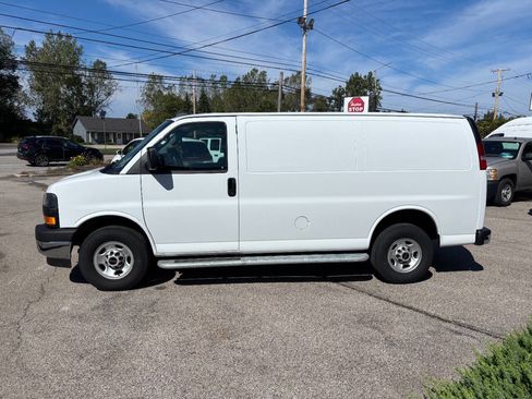 Used 2024 GMC Savana 2500 w/ Driver Convenience Package image 4