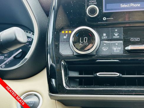 Used 2021 Toyota Highlander XLE FWD image 6