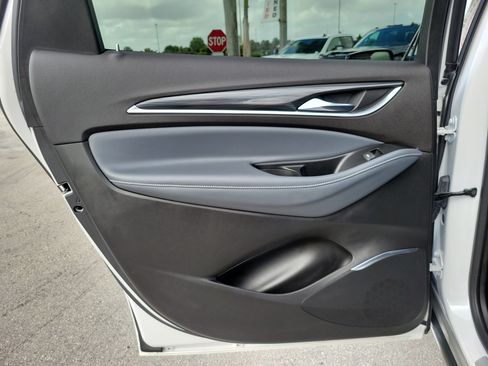 Used 2024 Buick Enclave Essence image 25