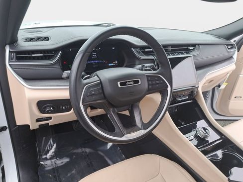 Used 2023 Jeep Grand Cherokee L Limited image 19