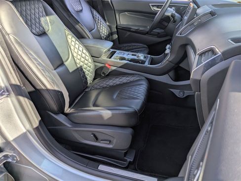 Used 2024 Ford Edge Titanium image 28