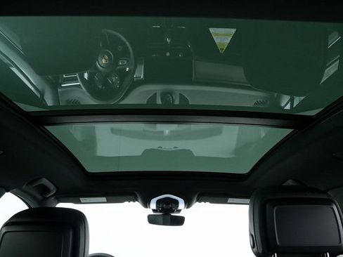 Certified 2026 Porsche Macan AWD/4WD image 19