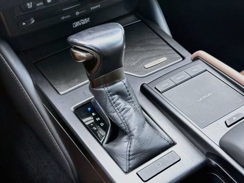Certified 2022 Lexus ES 350 Ultra Luxury w/ Accessory Package 2 FWD image 28