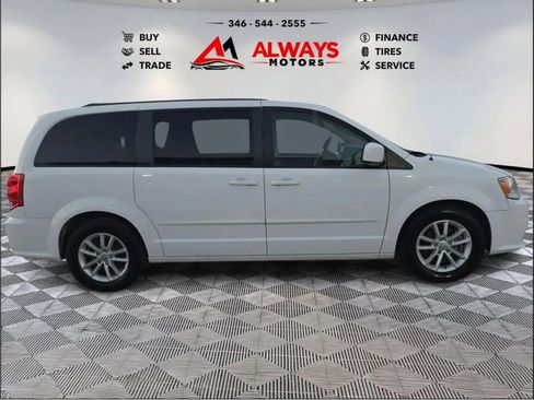 Used 2015 Dodge Grand Caravan SXT FWD image 2