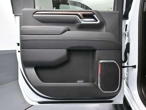 Used 2025 GMC Sierra 2500 SLE image 33