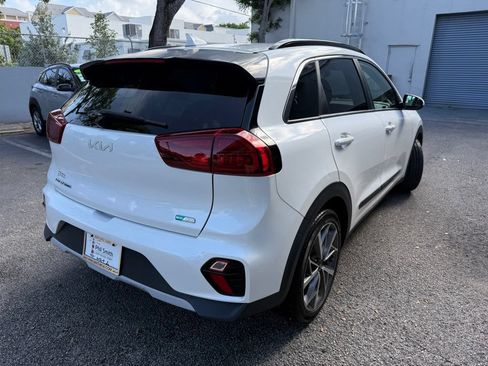 Certified 2022 Kia Niro Touring Special Edition FWD image 6