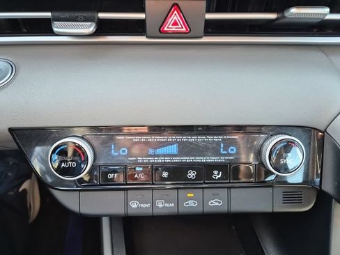 Used 2022 Hyundai Elantra SEL w/ Preferred Accessory Package FWD image 17