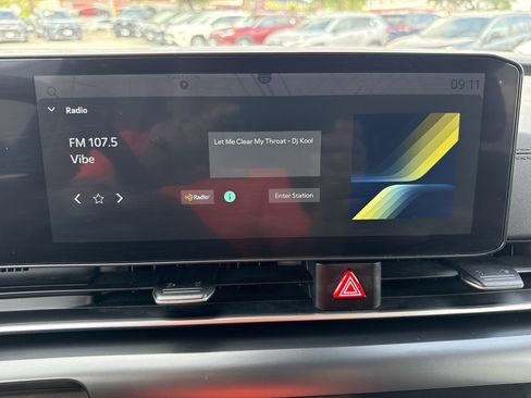 Used 2026 Kia Carnival FWD image 12