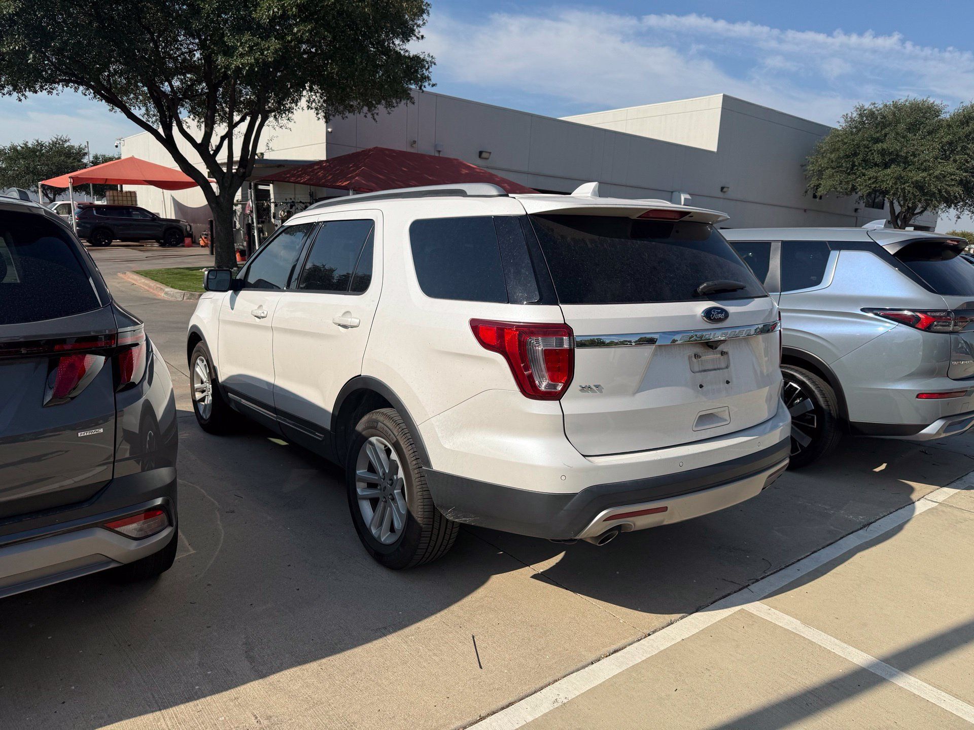 Used 2017 Ford Explorer XLT FWD image 5