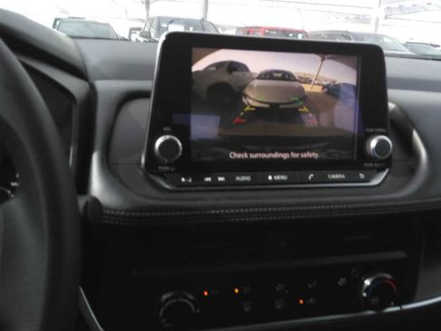 Used 2024 Nissan Rogue S AWD/4WD image 8