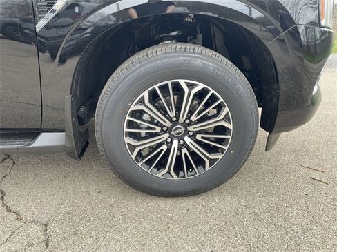 New 2025 Nissan Armada SL w/ Captain's Chari Seat Package image 14