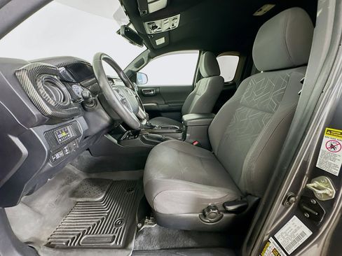 Used 2016 Toyota Tacoma TRD Off-Road w/ Towing Package image 13