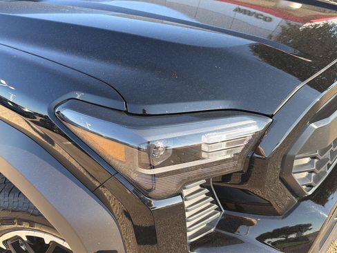 Certified 2025 Toyota Tacoma TRD Off-Road AWD/4WD image 10