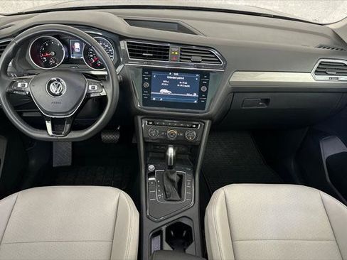 Used 2020 Volkswagen Tiguan SE w/ Panoramic Sunroof Package FWD image 12