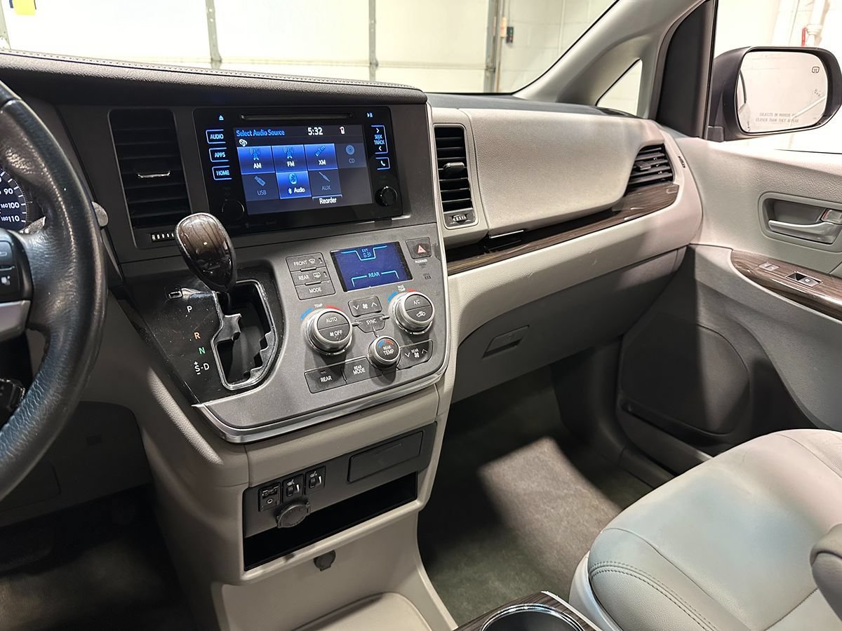 Used 2017 Toyota Sienna XLE w/ Protection Package AWD/4WD image 32