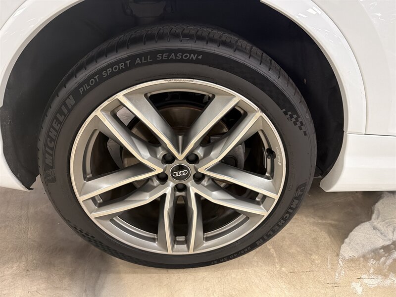 Used 2018 Audi Q7 3.0T Prestige w/ Prestige Package AWD/4WD image 18