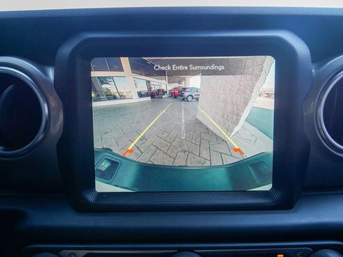 Used 2020 Jeep Gladiator Overland AWD/4WD image 24