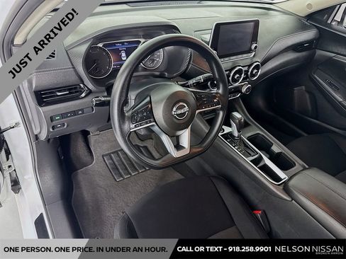 Certified 2025 Nissan Sentra SV FWD image 9