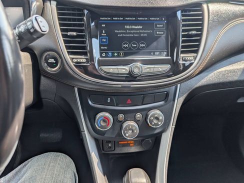 Used 2019 Chevrolet Trax LT w/ LT Convenience Package FWD image 15