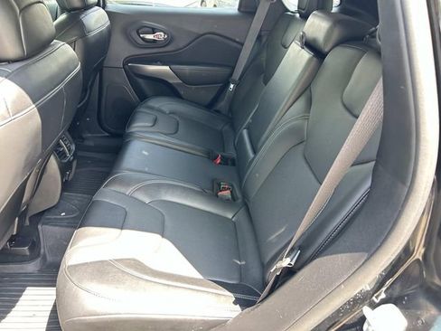 Used 2022 Jeep Cherokee Latitude Lux w/ Mopar Interior Package FWD image 21