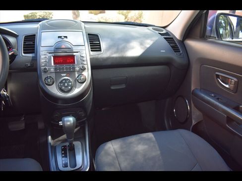 Used 2010 Kia Soul + FWD image 28