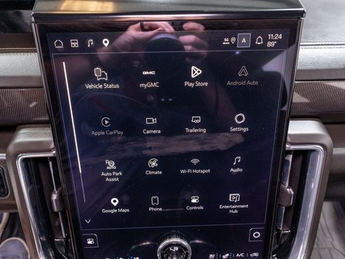 Used 2025 GMC Yukon Elevation w/ Elevation Premium Package AWD/4WD image 19
