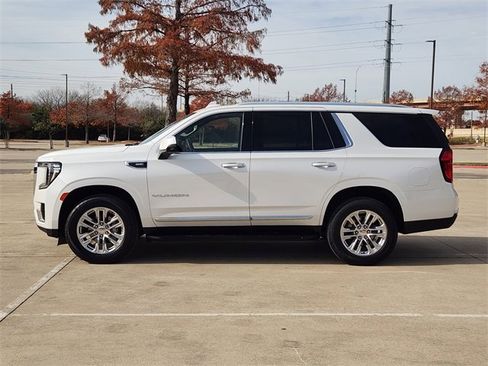 Used 2022 GMC Yukon SLT w/ SLT Luxury Package image 4