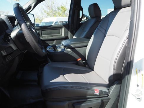 New 2024 RAM 5500 Tradesman w/ Chrome Appearance Group image 18