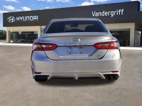 Used 2018 Toyota Camry SE image 11