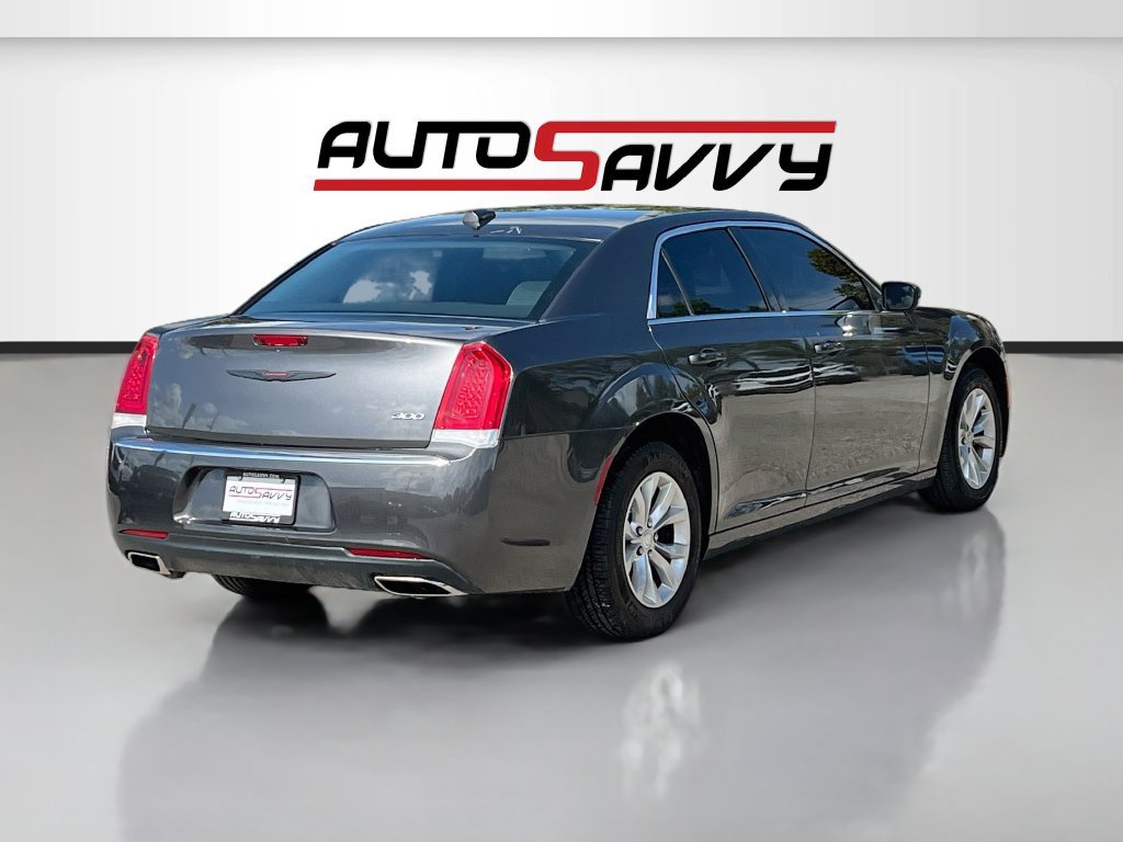 Used 2023 Chrysler 300 Touring RWD image 7