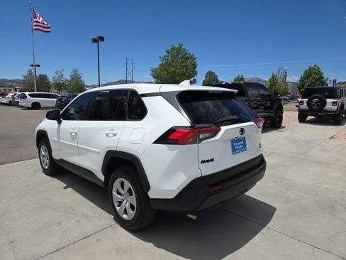 Used 2022 Toyota RAV4 LE AWD/4WD image 7