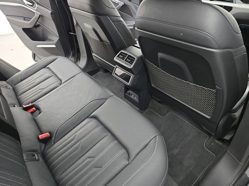 Used 2024 Audi Q8 e-tron Prestige image 11