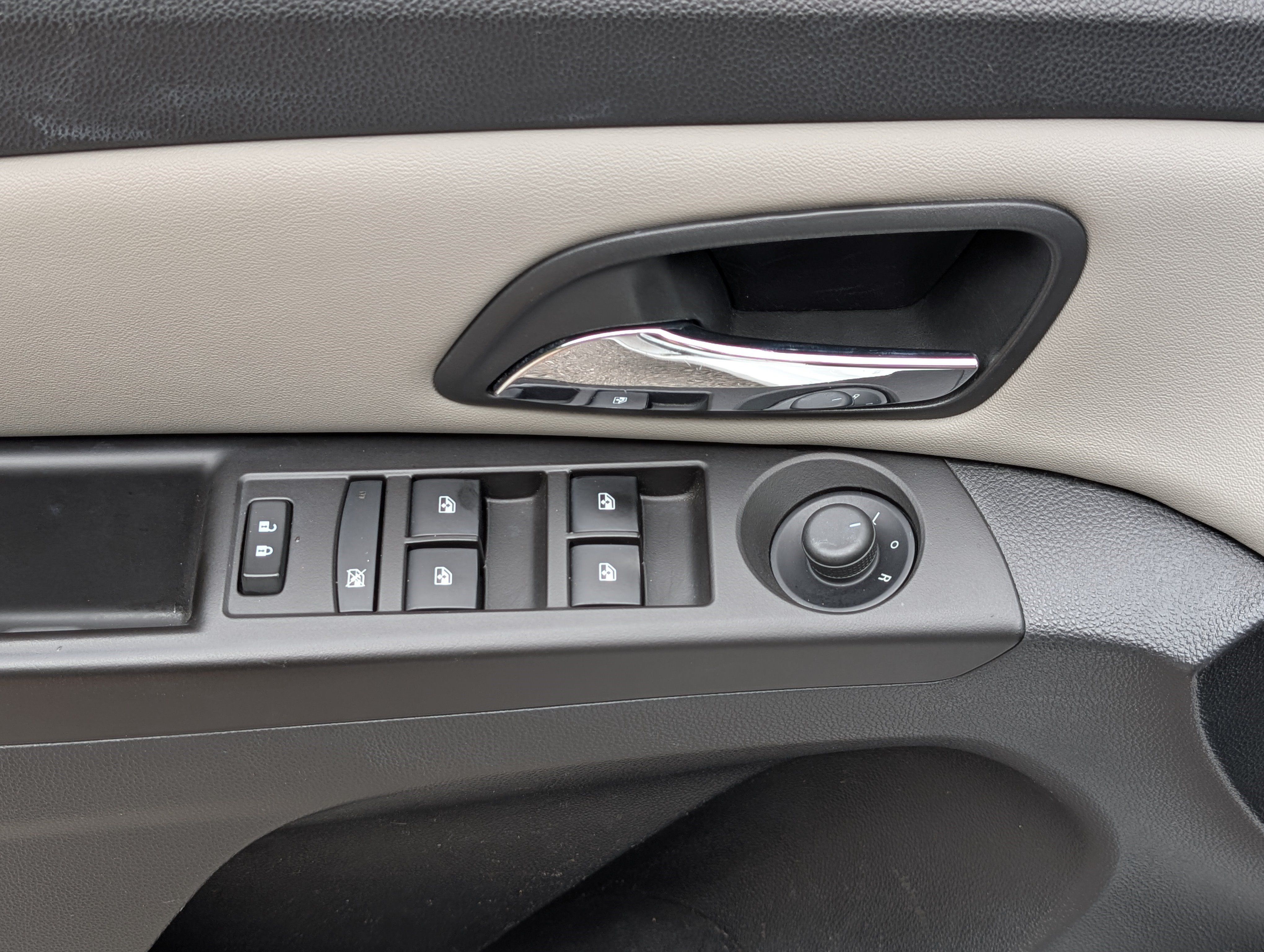 Used 2015 Chevrolet Cruze LS FWD image 15