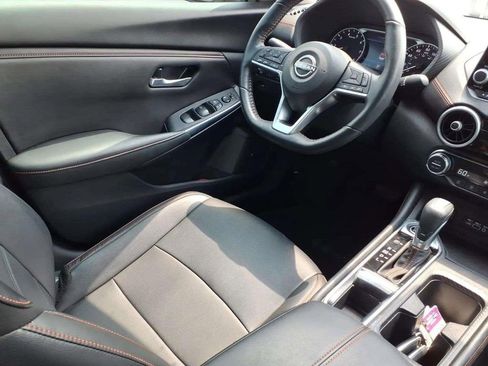 Used 2025 Nissan Sentra SR w/ SR Premium Package FWD image 9