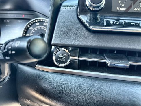 Used 2024 Mitsubishi Outlander SE Black Edition image 17