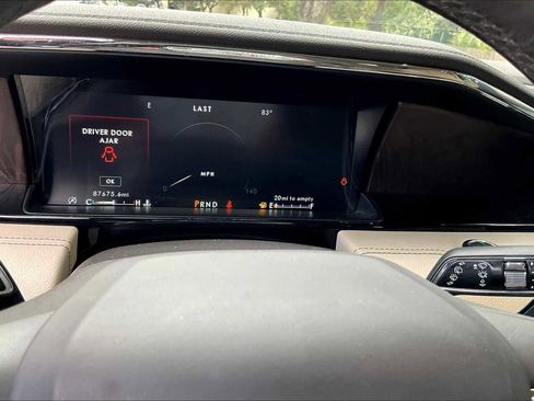 Used 2021 Lincoln Navigator Reserve w/ Luxury Package image 24