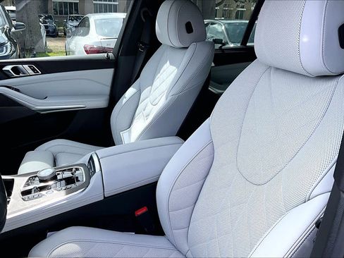 Used 2025 BMW X5 xDrive50e w/ Executive Package image 7